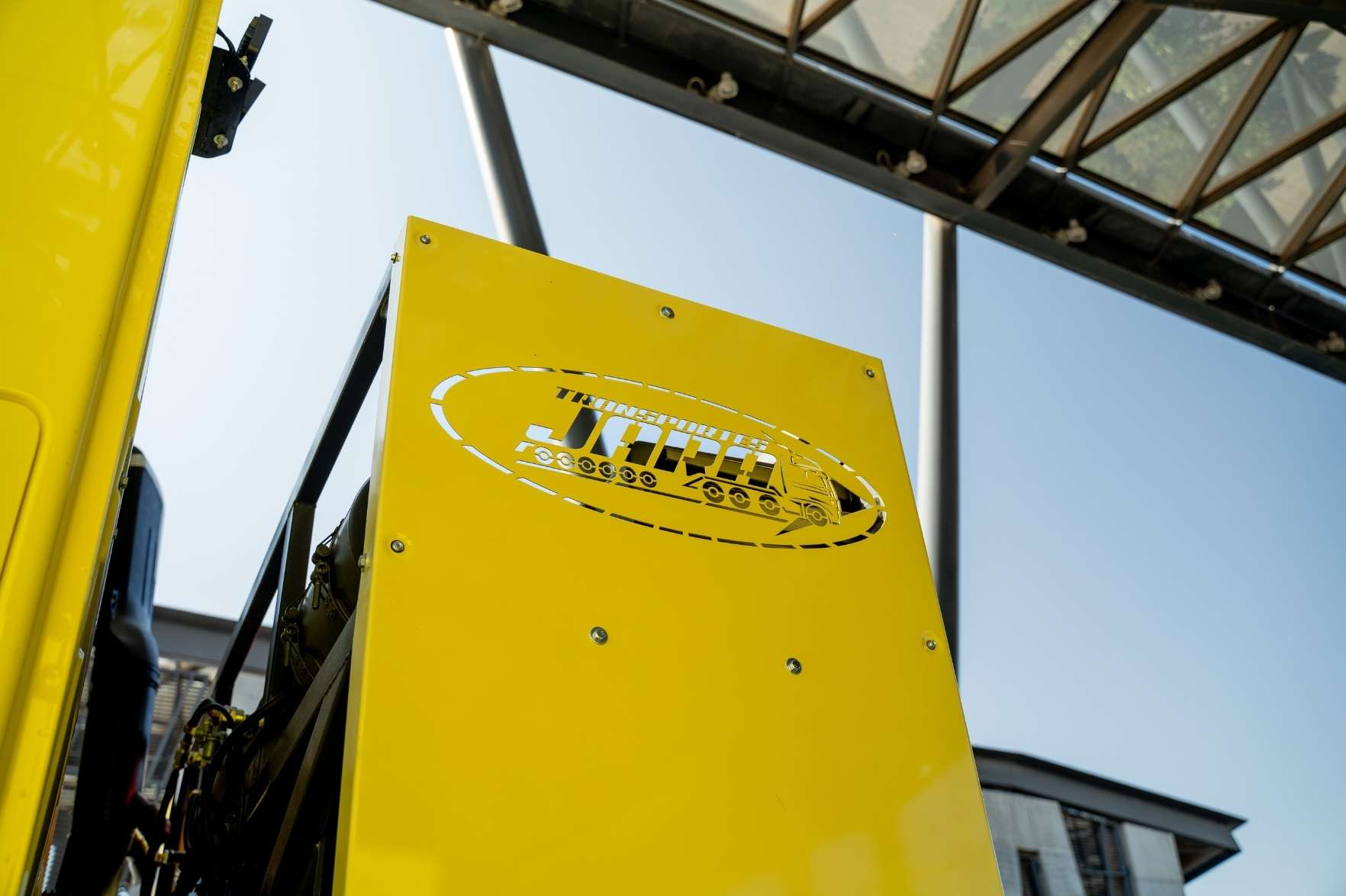 Transportes Jara incorpora dos New Actros para operaciones de alto tonelaje