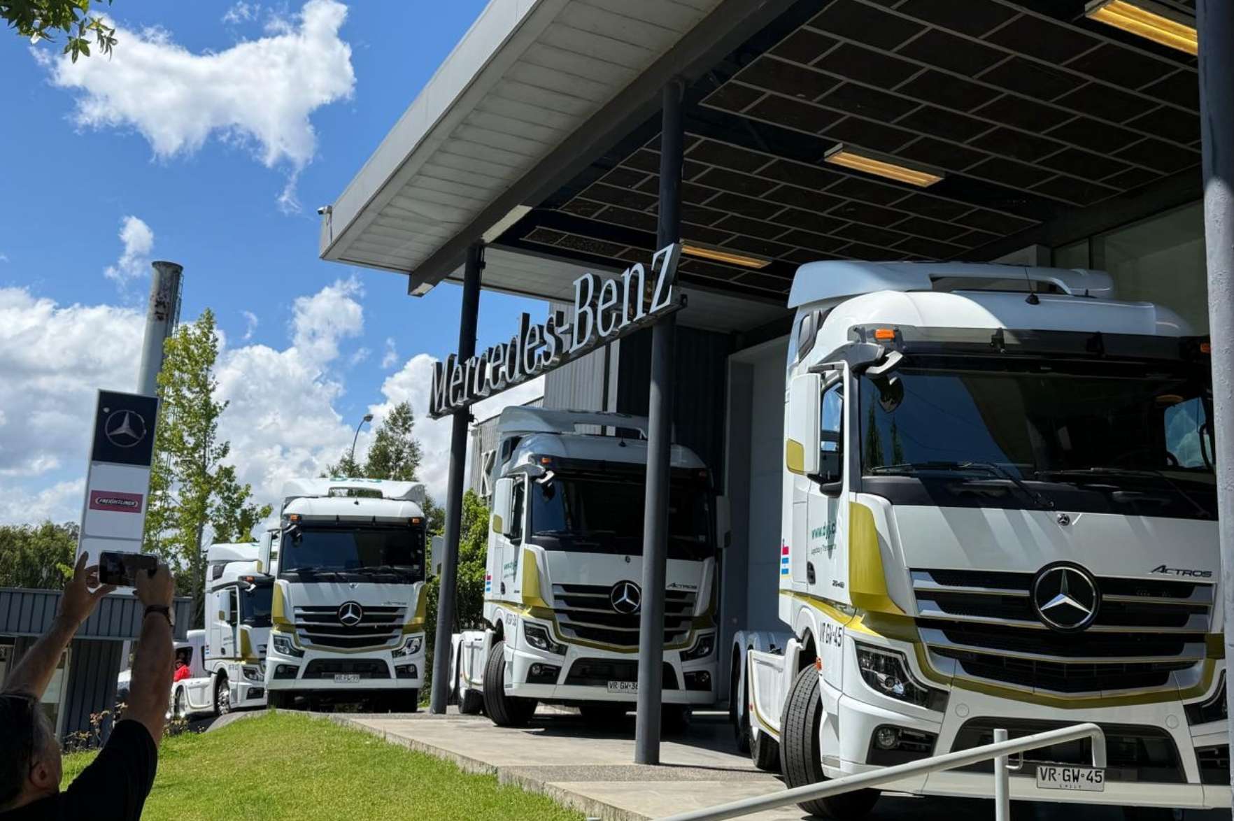 Transportes D&J Logistic renueva su flota con nuevos Mercedes-Benz Actros