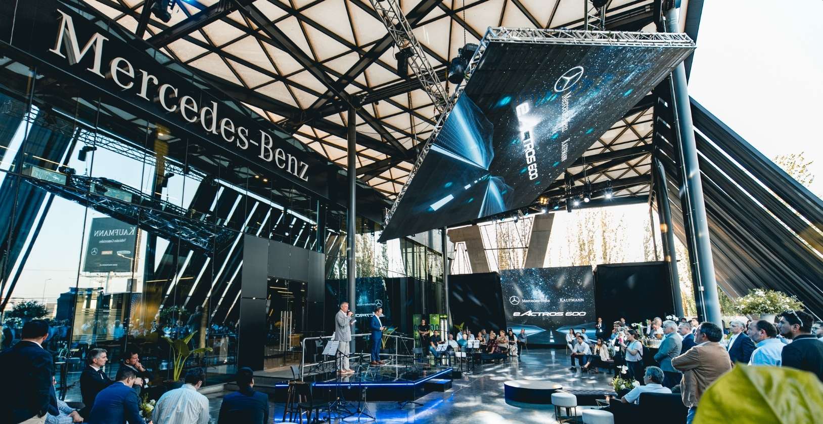 Chile marca un hito mundial: Kaufmann y CCU presentan el eActros 600