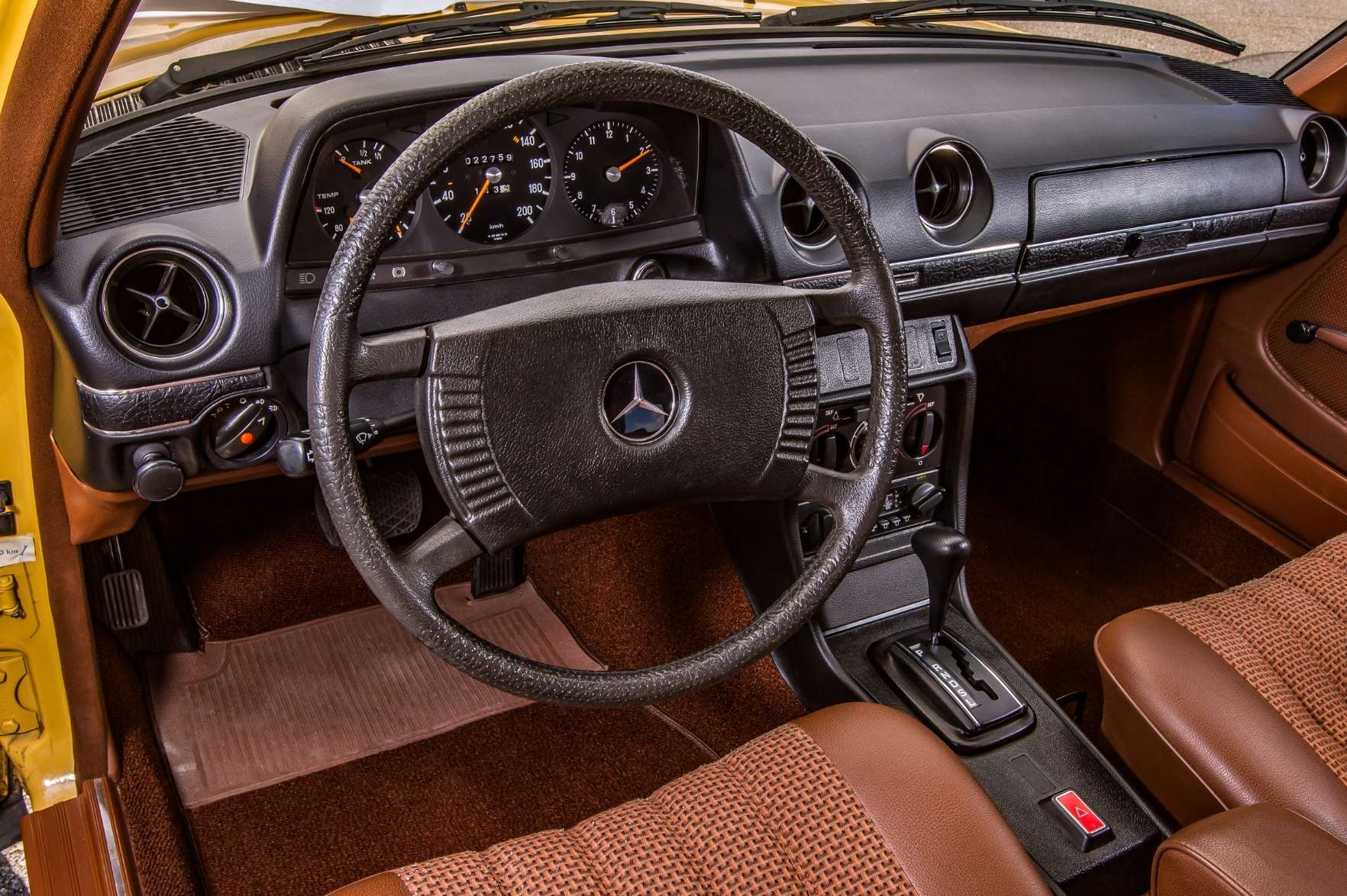 Mercedes-Benz Serie 123 cumple 50 años como ícono automotriz