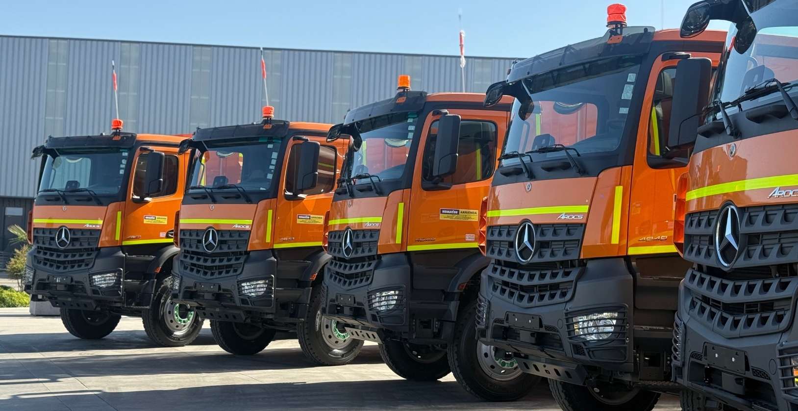 Komatsu refuerza su alianza con Kaufmann con nuevos camiones aljibe 