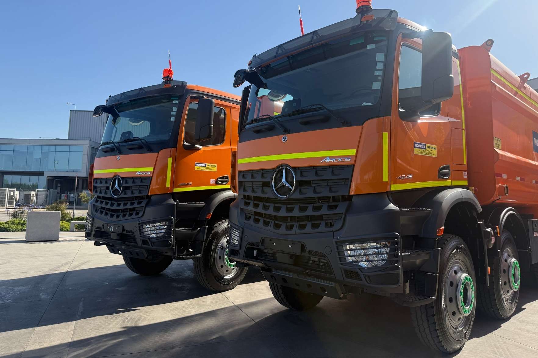 Komatsu refuerza su alianza con Kaufmann con nuevos camiones aljibe 