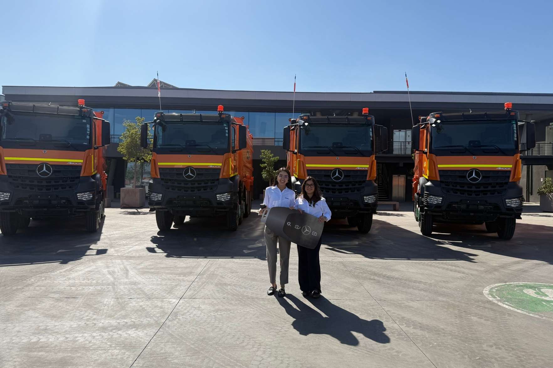 Komatsu refuerza su alianza con Kaufmann con nuevos camiones aljibe 