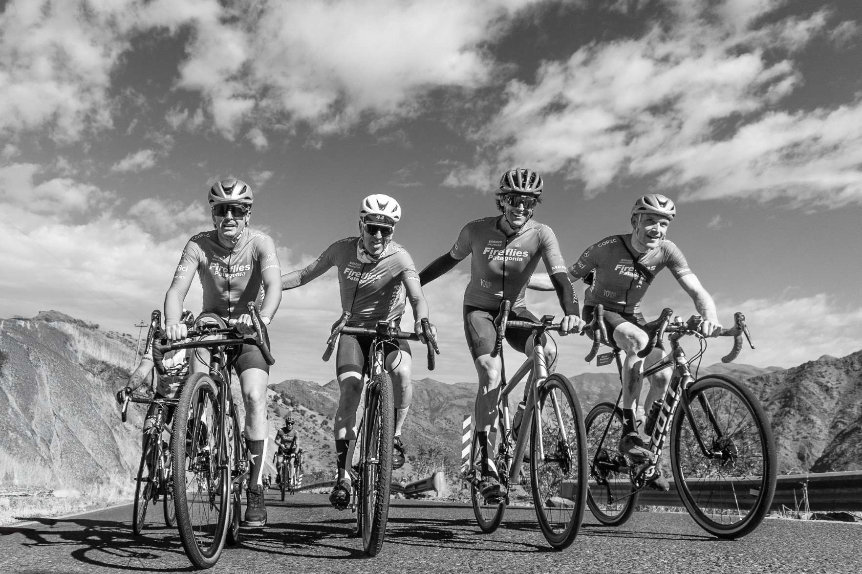 Mercedes-Benz presente en ascenso Fireflies Patagonia 2026 