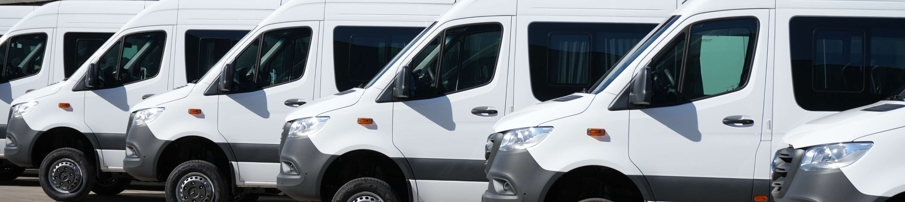 Kaufmann entrega 11 Mercedes-Benz Sprinter 4x4 a HGT Tour en Valdivia