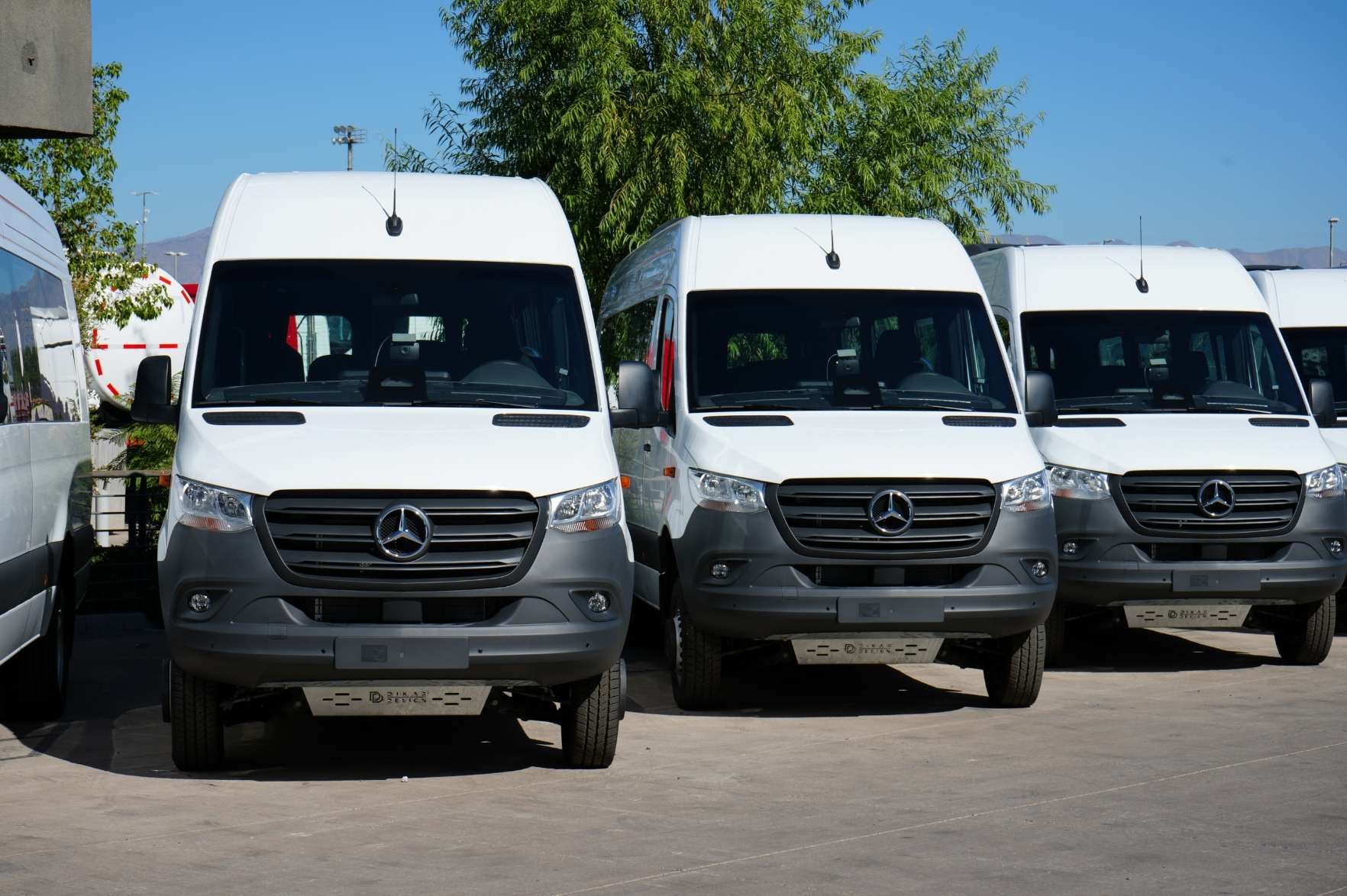 Kaufmann entrega 11 Mercedes-Benz Sprinter 4x4 a HGT Tour en Valdivia