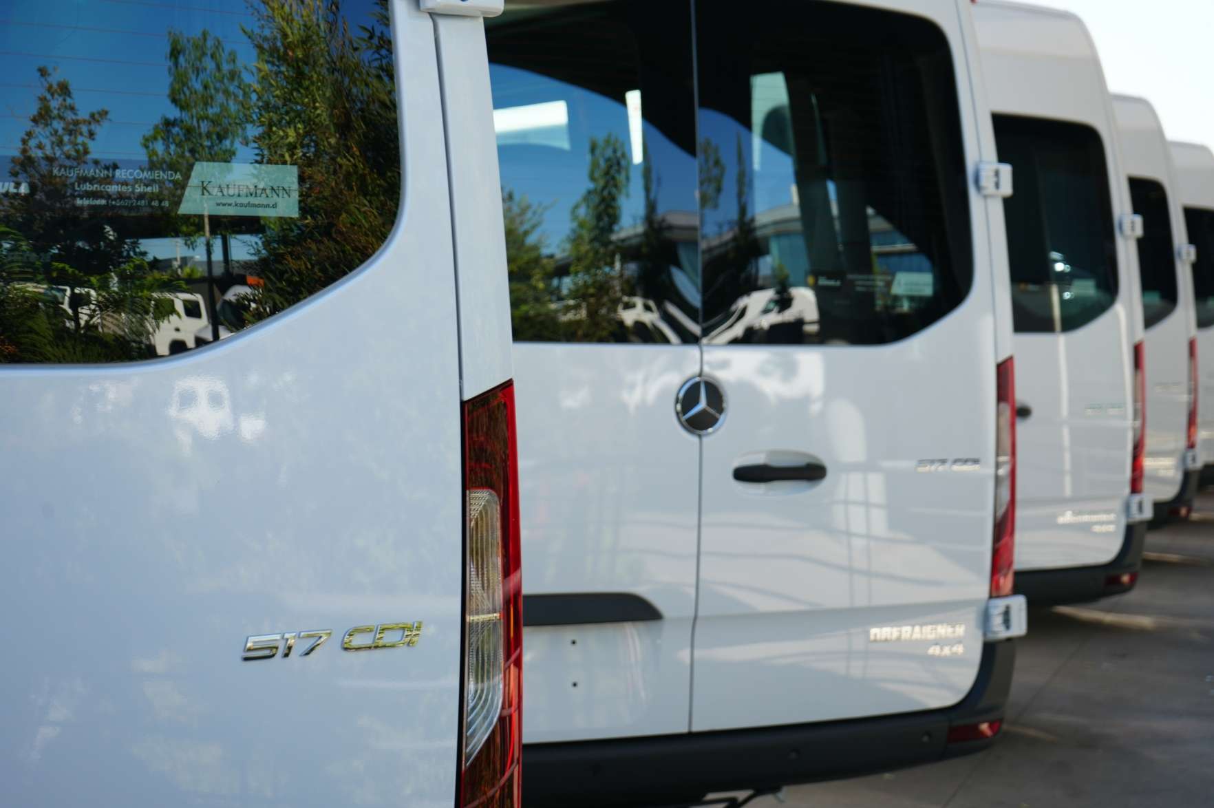 Kaufmann entrega 11 Mercedes-Benz Sprinter 4x4 a HGT Tour en Valdivia