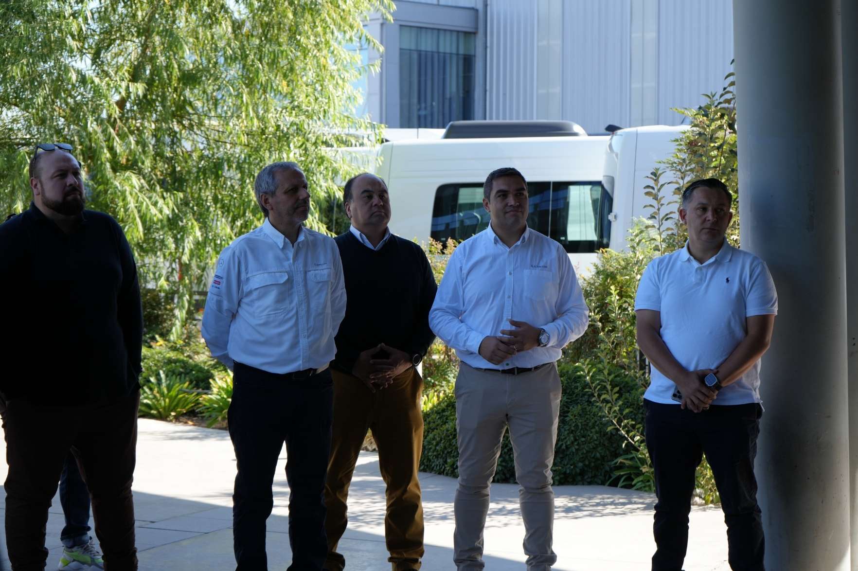 Kaufmann entrega 11 Mercedes-Benz Sprinter 4x4 a HGT Tour en Valdivia