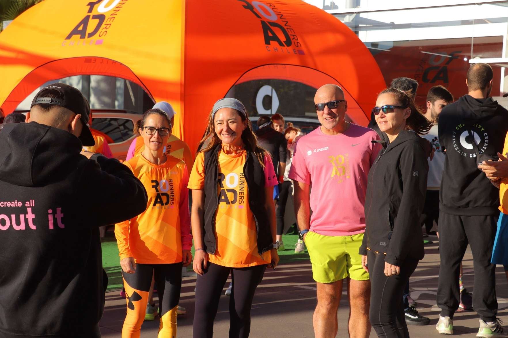 smart y Road Runners Chile celebran alianza con corrida en La Dehesa 