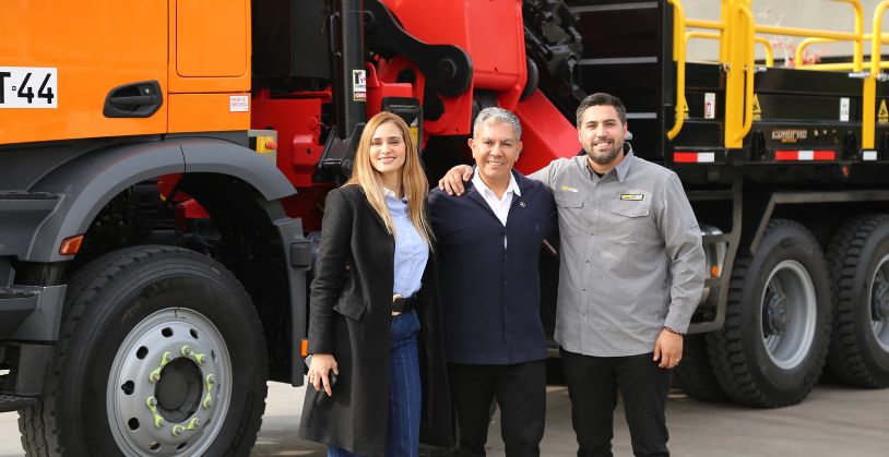 Gruacor potencia su operación con nuevo camión Mercedes-Benz Arocs 8x4 