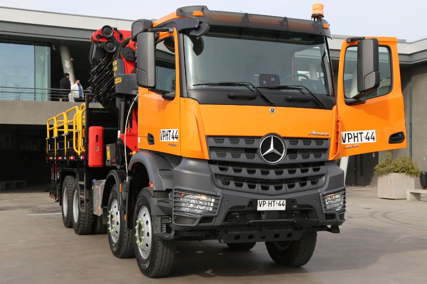Gruacor potencia su operación con nuevo camión Mercedes-Benz Arocs 8x4