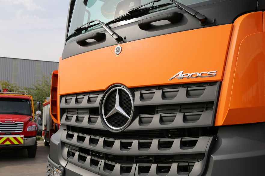 Gruacor potencia su operación con nuevo camión Mercedes-Benz Arocs 8x4