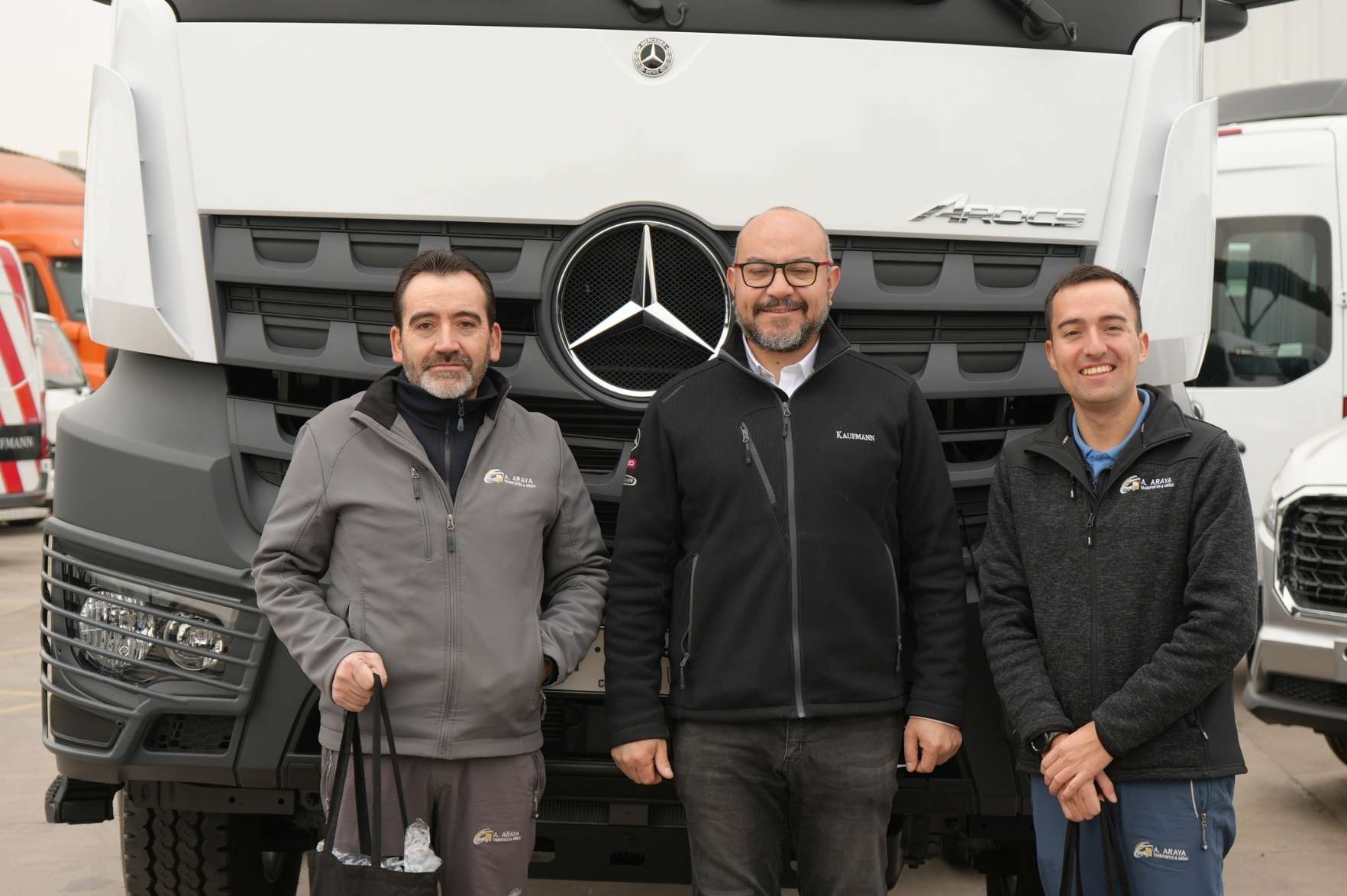 Grúas Araya incorpora Mercedes-Benz Arocs Euro VI con pluma Palfinger
