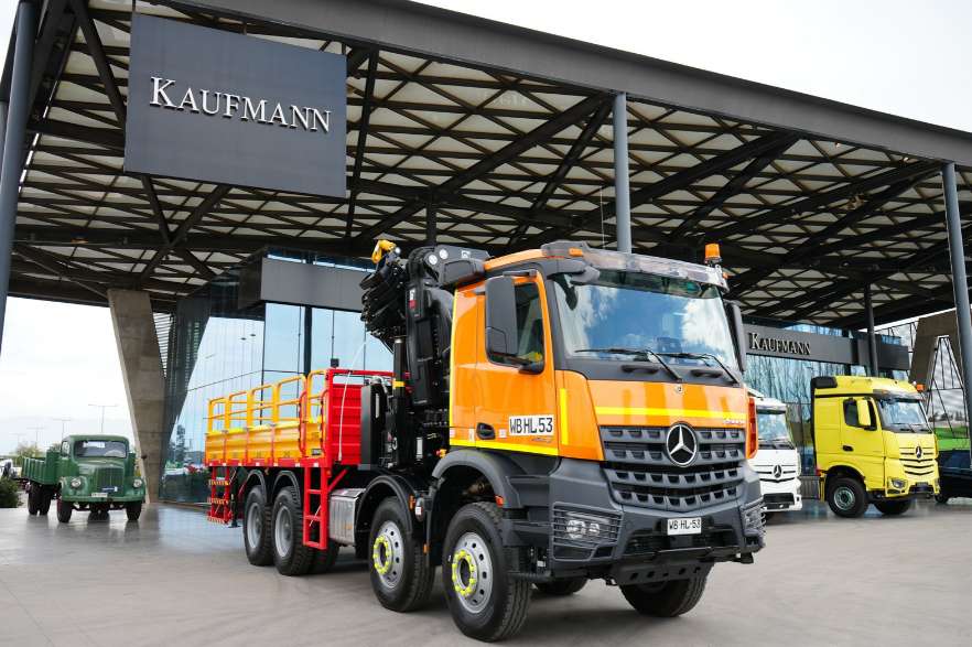 Conpax incorpora Arocs con la grúa HIAB más grande instalada por Kaufmann
